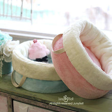 Carica l&#39;immagine nel visualizzatore di Gallery, MILK VANILLA PUPPY BAG